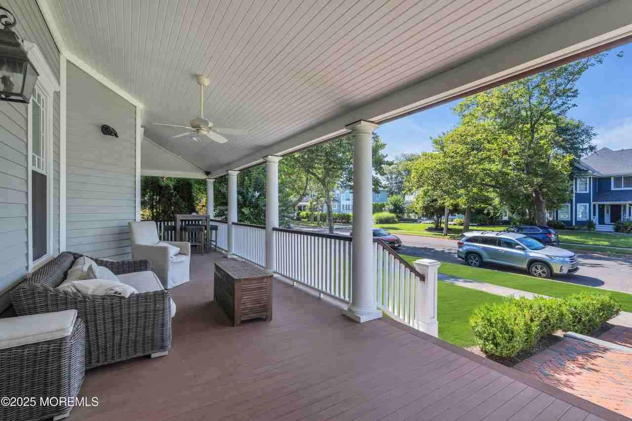 214 Monmouth Ave - Photo 5 of 50