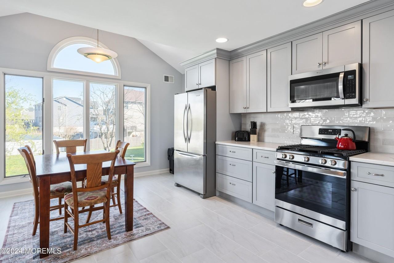 3 Drew Ct - Photo 4 of 27