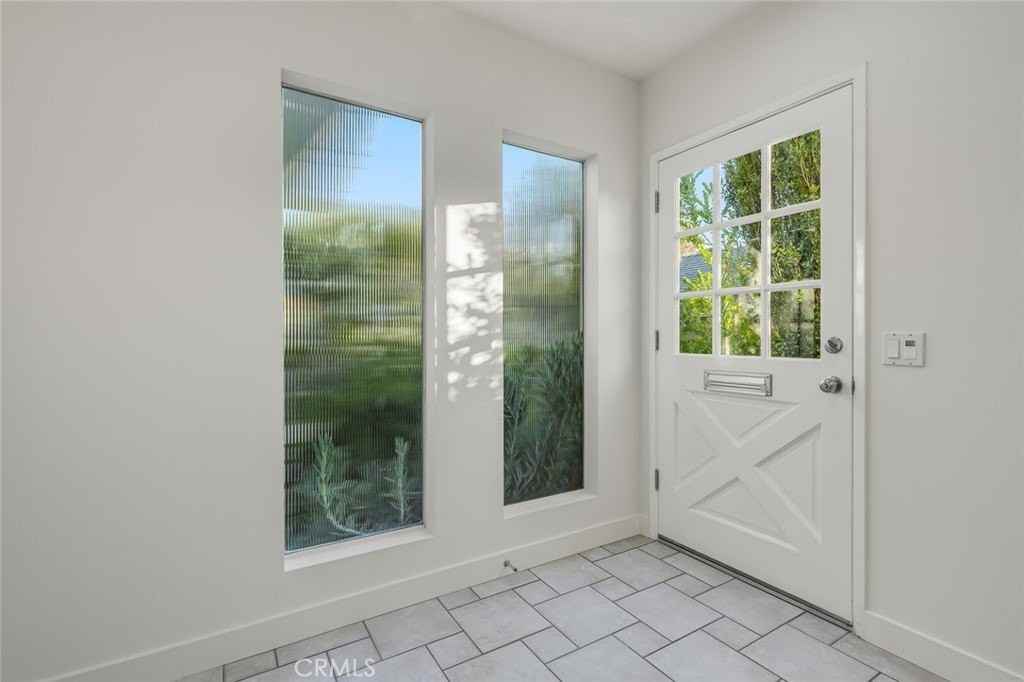 372 Locust Street - Photo 3 of 28