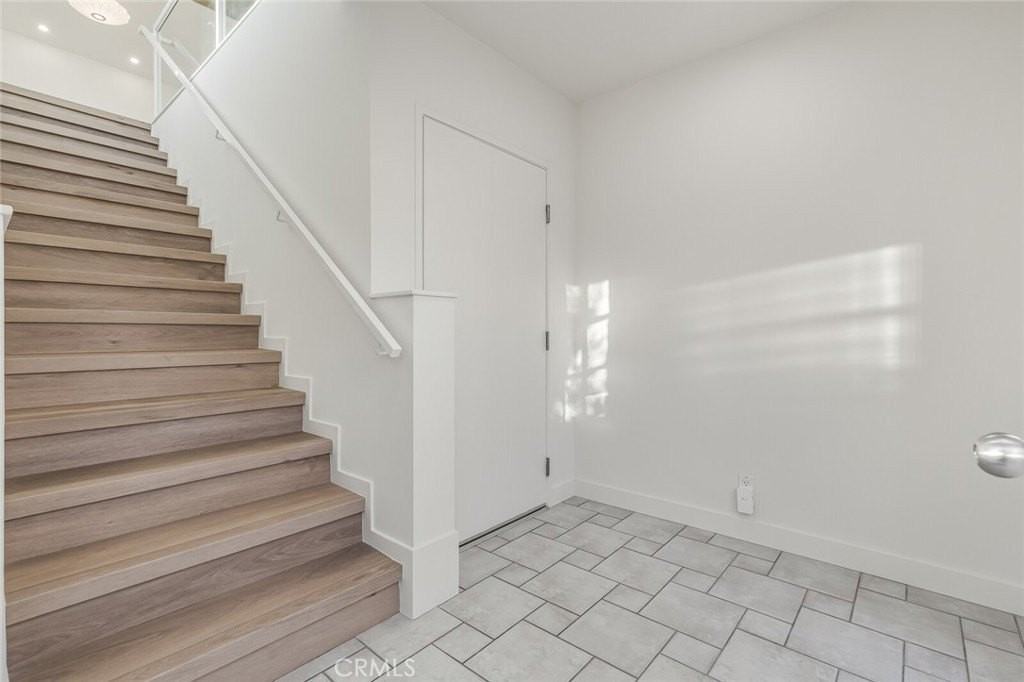 372 Locust Street - Photo 4 of 28