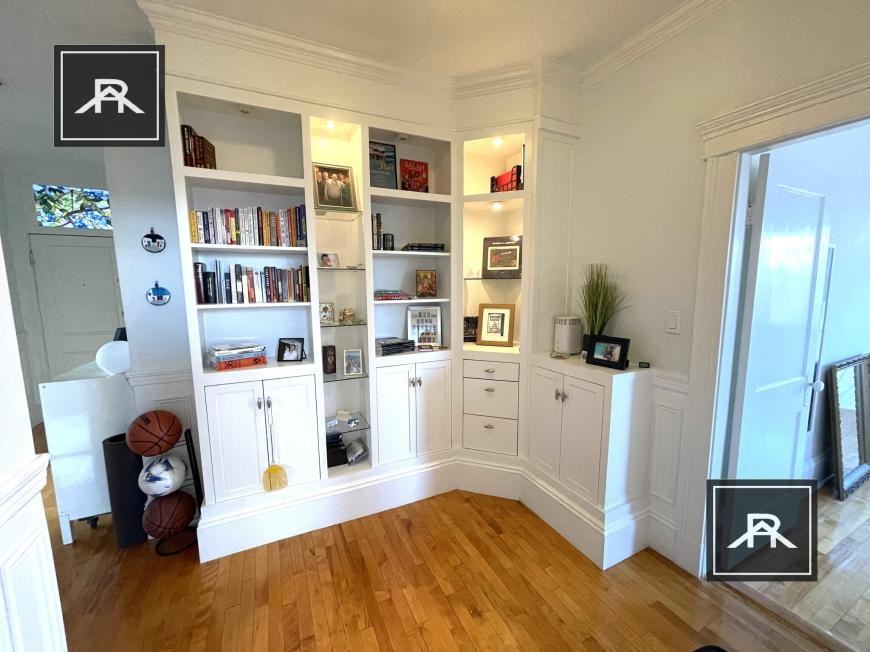 162 Strathmore Rd - Photo 5 of 10