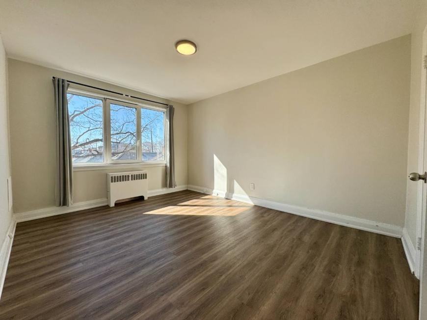 36 Wood Glen Rd - Photo 4 of 10