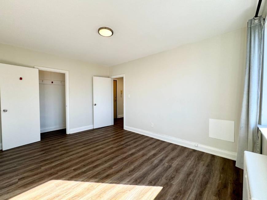 36 Wood Glen Rd - Photo 5 of 10