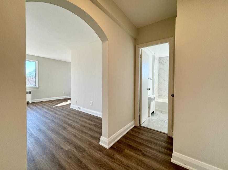 36 Wood Glen Rd - Photo 6 of 10