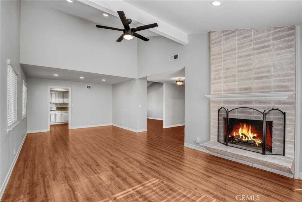 22725 Gault Street - Photo 5 of 22