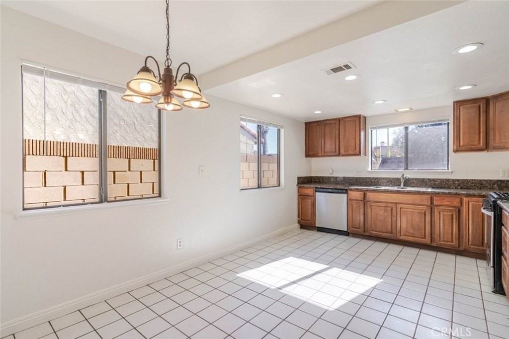 4906 Pacifica Avenue - Photo 7 of 36