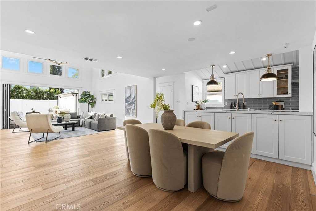 12947 La Maida St - Photo 5 of 31