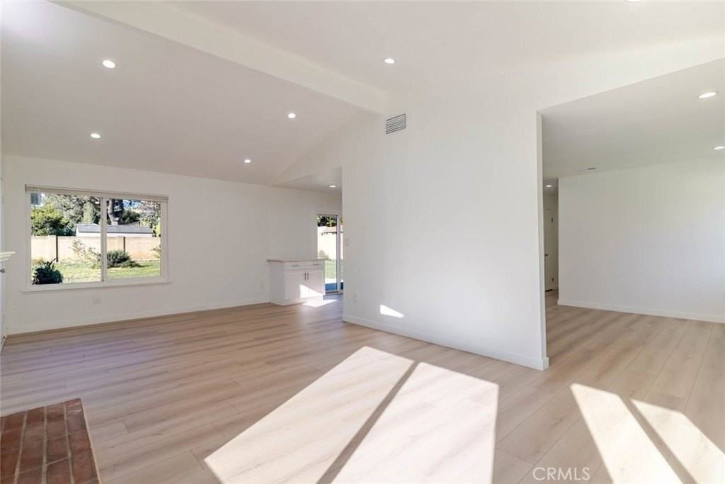 9551 Gierson Ave - Photo 4 of 30