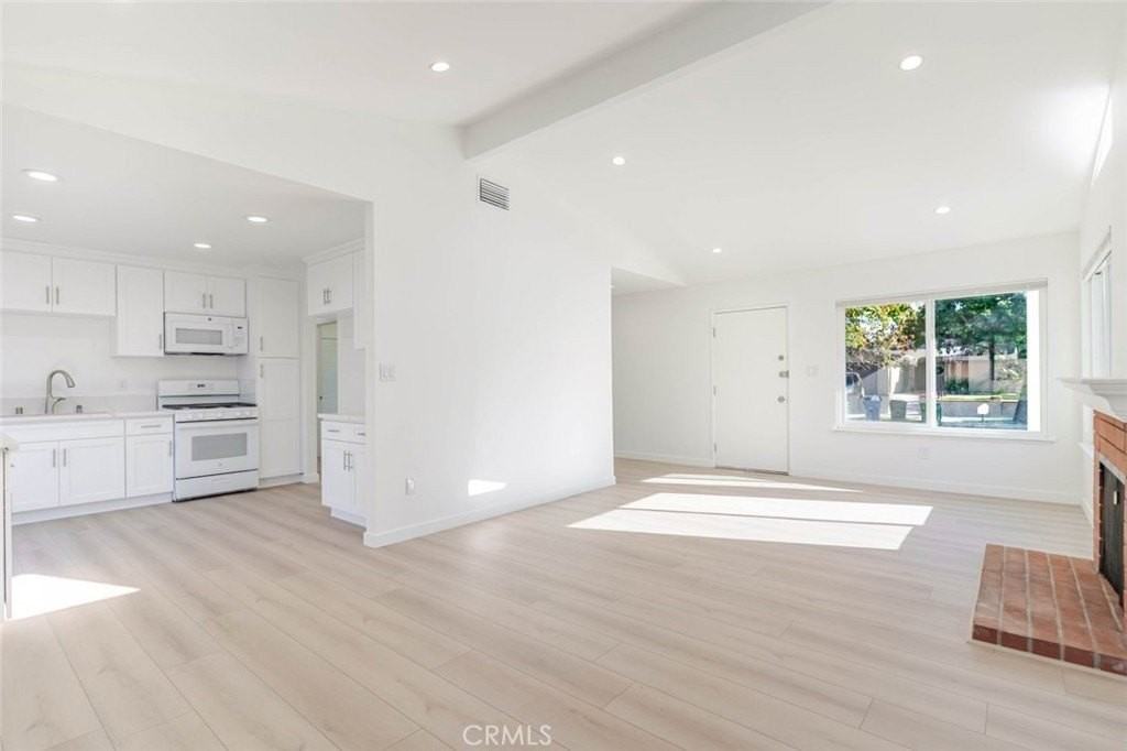 9551 Gierson Ave - Photo 5 of 30