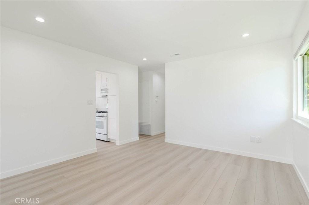 9551 Gierson Ave - Photo 7 of 30