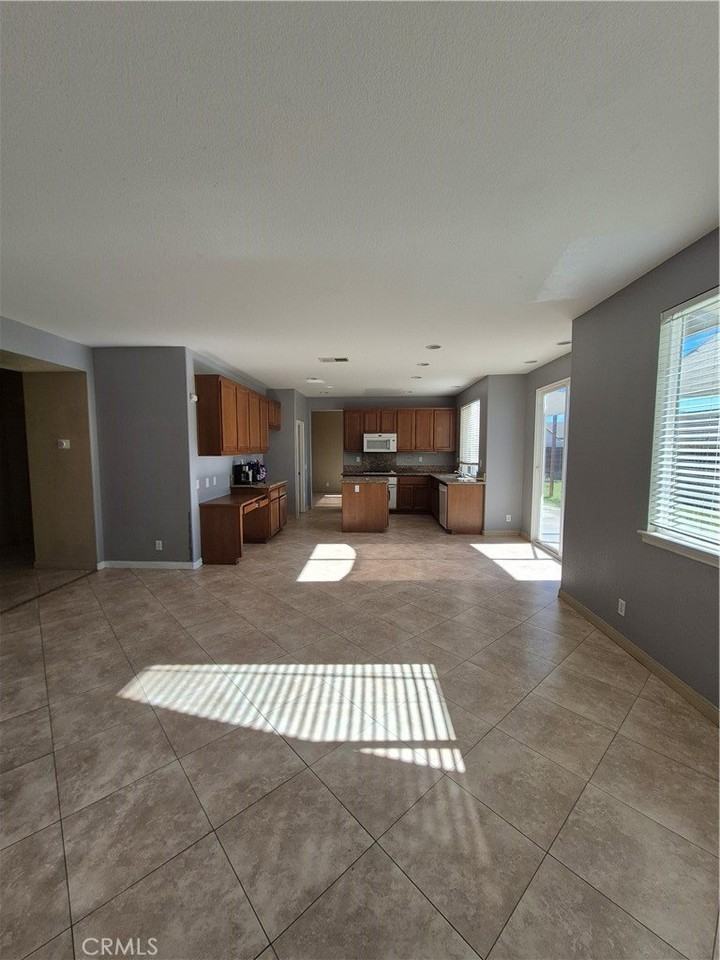 28841 Tonya St - Photo 4 of 12