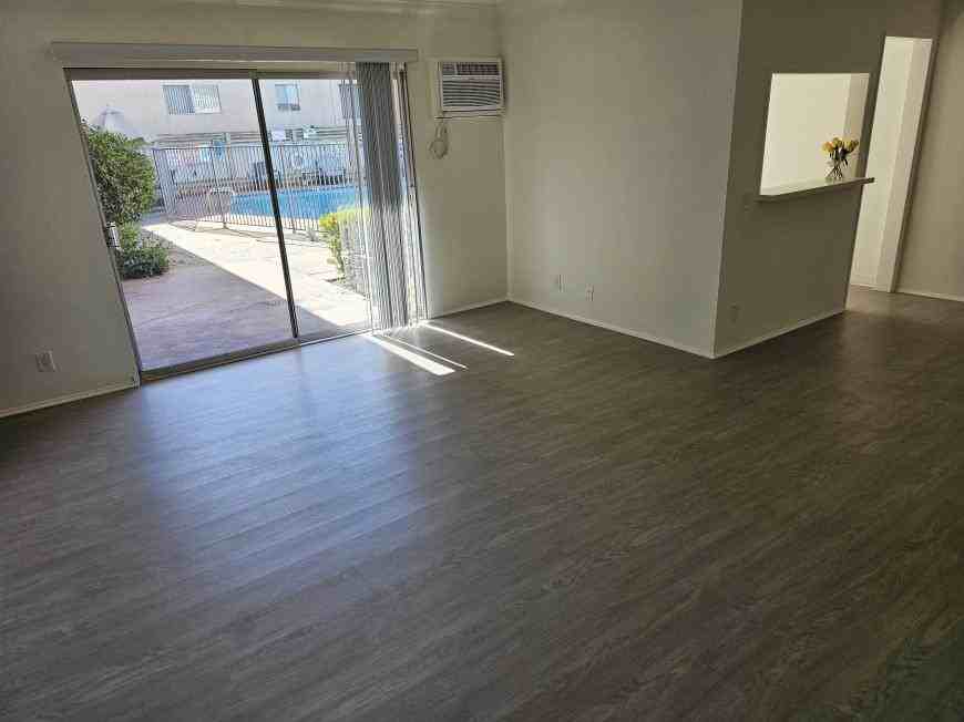 11849 Magnolia Boulevard - Photo 6 of 10