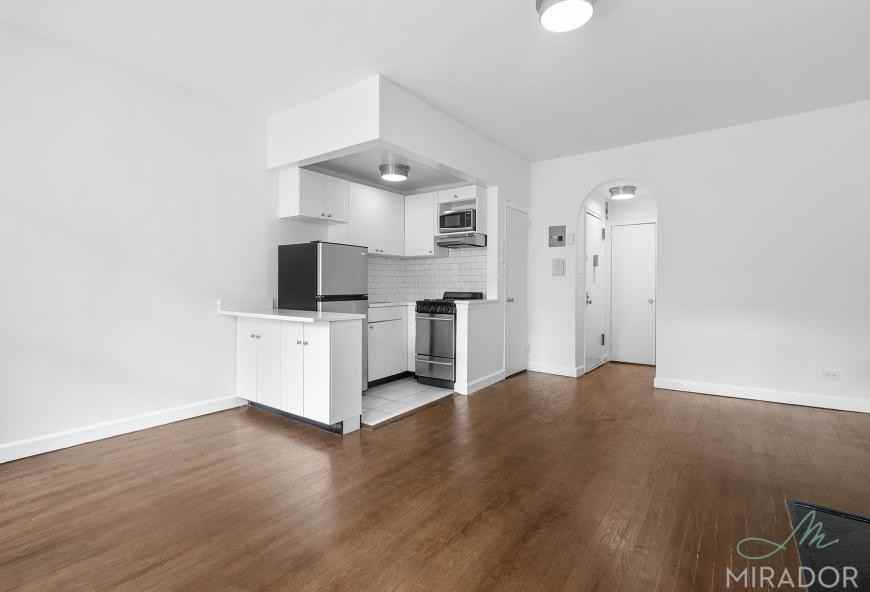 39 West 16th Street - Photo 4 of 10
