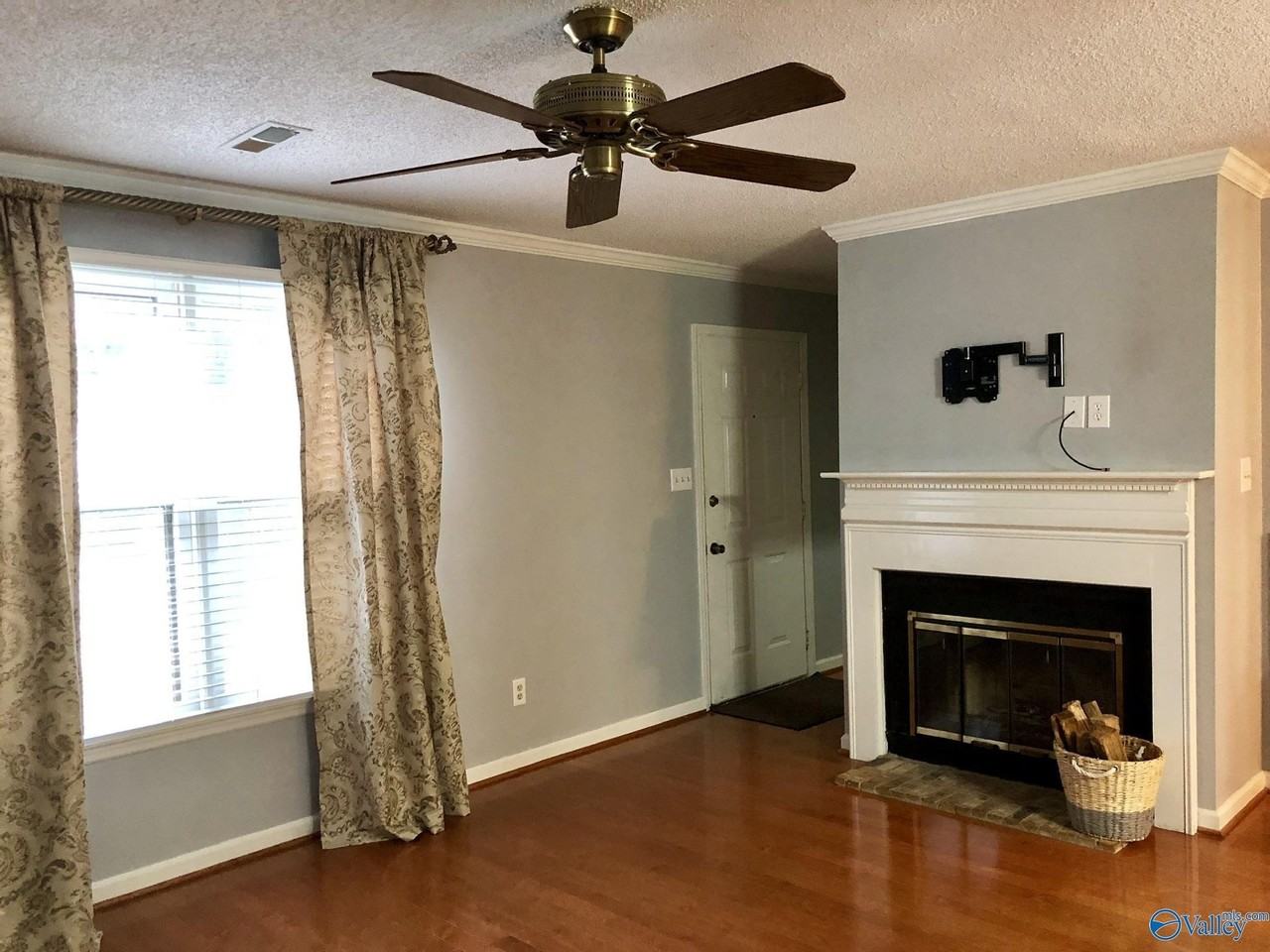 337 Chateau Drive Southwest - Photo 3 of 32