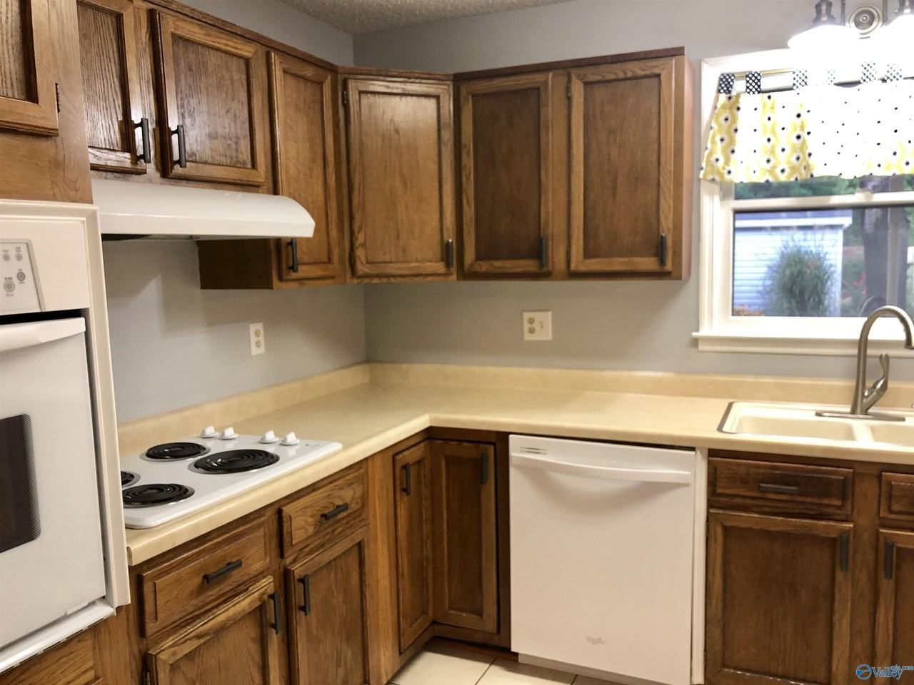 337 Chateau Drive Southwest - Photo 7 of 32