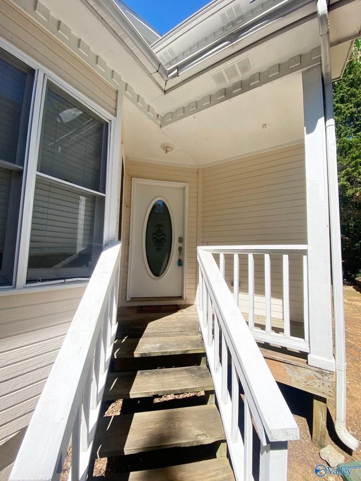 523 Farmingdale Rd Se - Photo 3 of 34