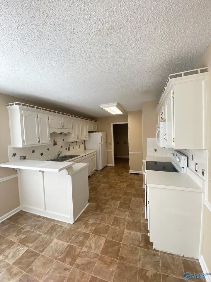 523 Farmingdale Rd Se - Photo 6 of 34