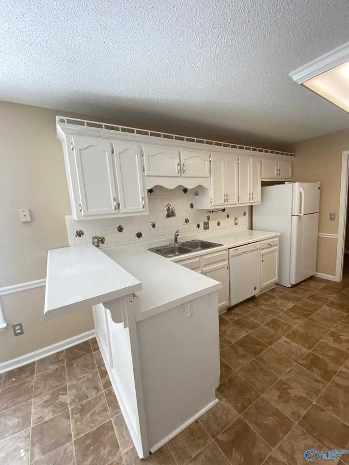 523 Farmingdale Rd Se - Photo 7 of 34