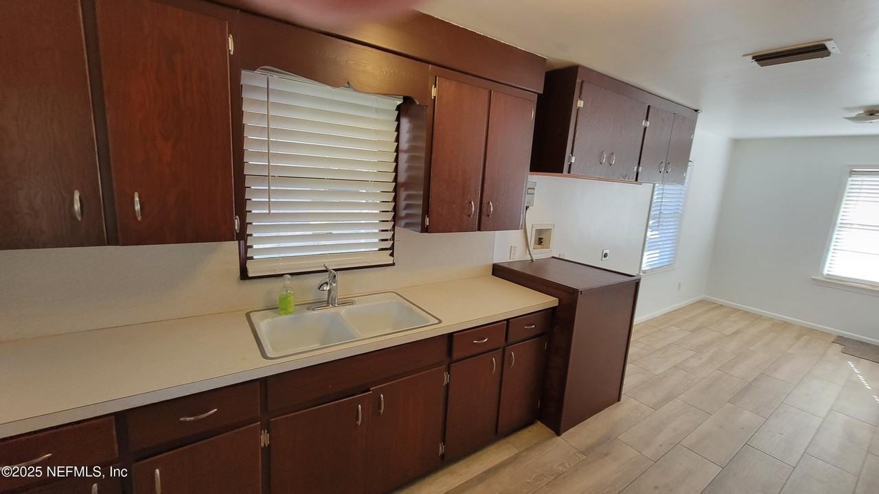 4505 Clinton Avenue - Photo 5 of 20