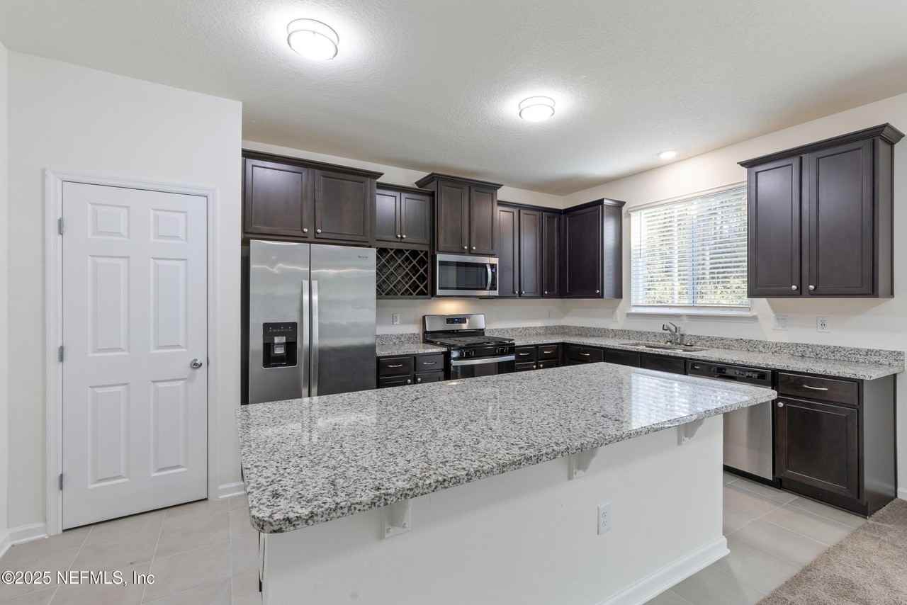 11006 Stapleton Dr - Photo 6 of 24