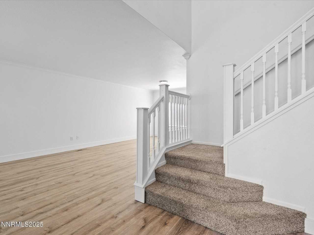 8040 Monterey Shores Drive - Photo 4 of 42