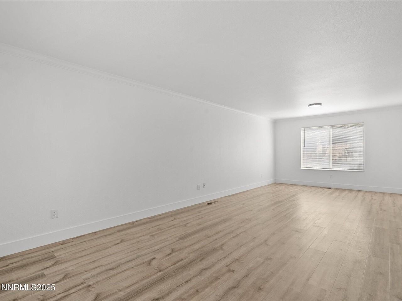 8040 Monterey Shores Drive - Photo 6 of 42