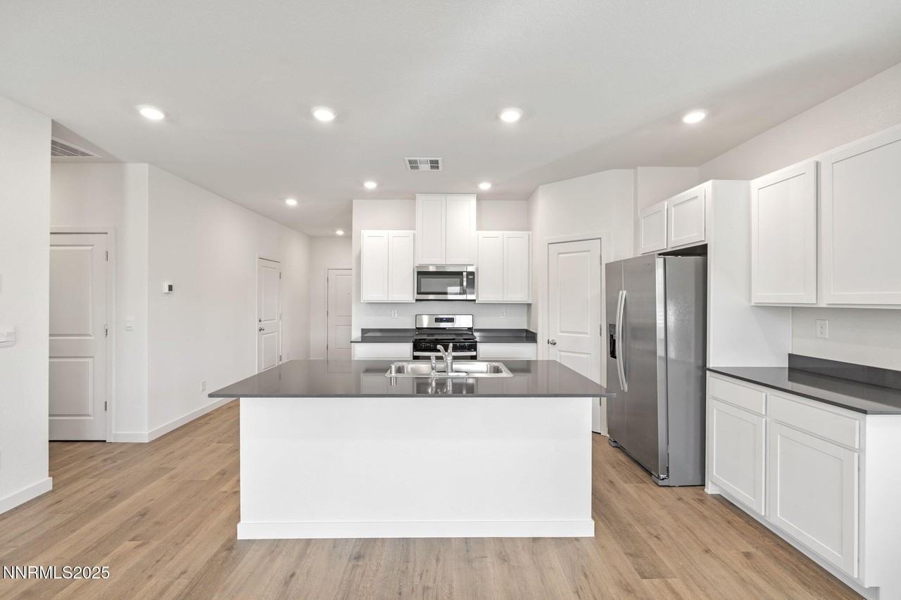 4547 Mifflin Street - Photo 7 of 31