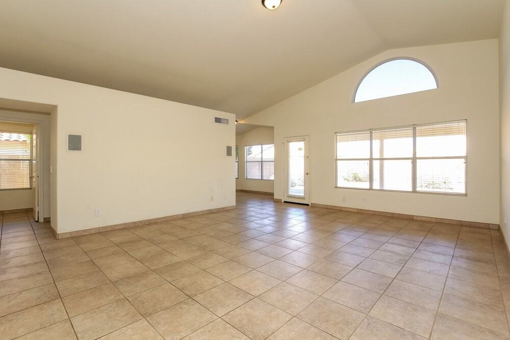 9960 W Runion Dr - Photo 4 of 15