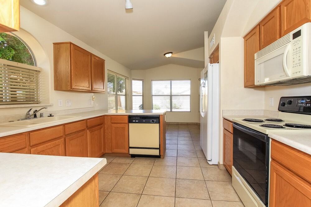 9960 W Runion Dr - Photo 5 of 15