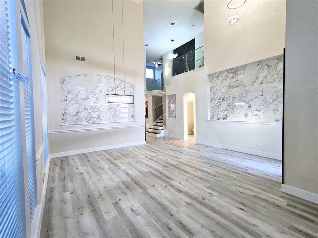 2294 Fox Crossing Ln - Photo 4 of 36