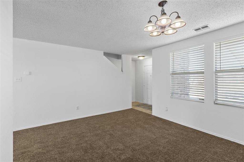 1628 Fieldstone Drive - Photo 6 of 32