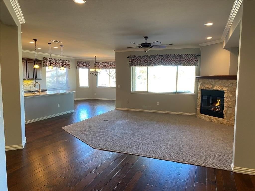 10905 Southerland Dr - Photo 2 of 11