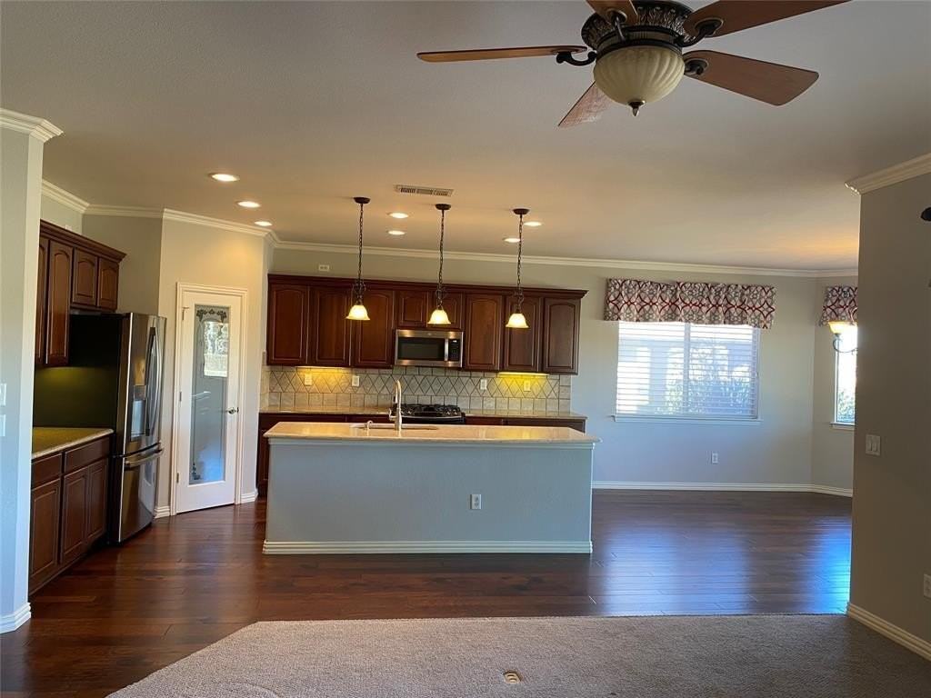 10905 Southerland Dr - Photo 3 of 11