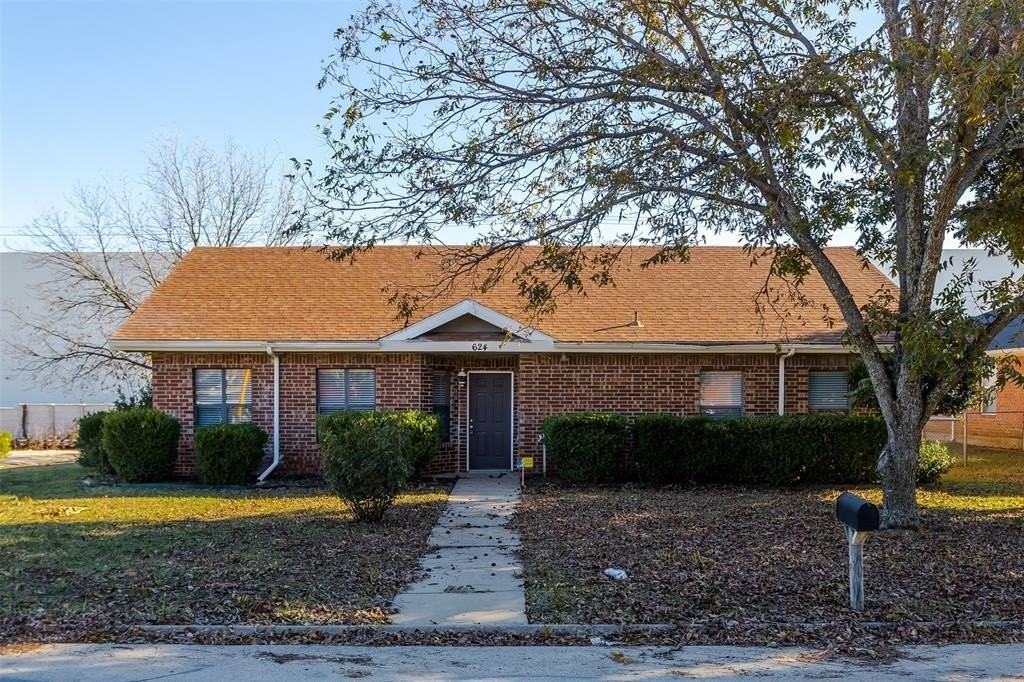 624 Fort Worth Street - Photo 3 of 26