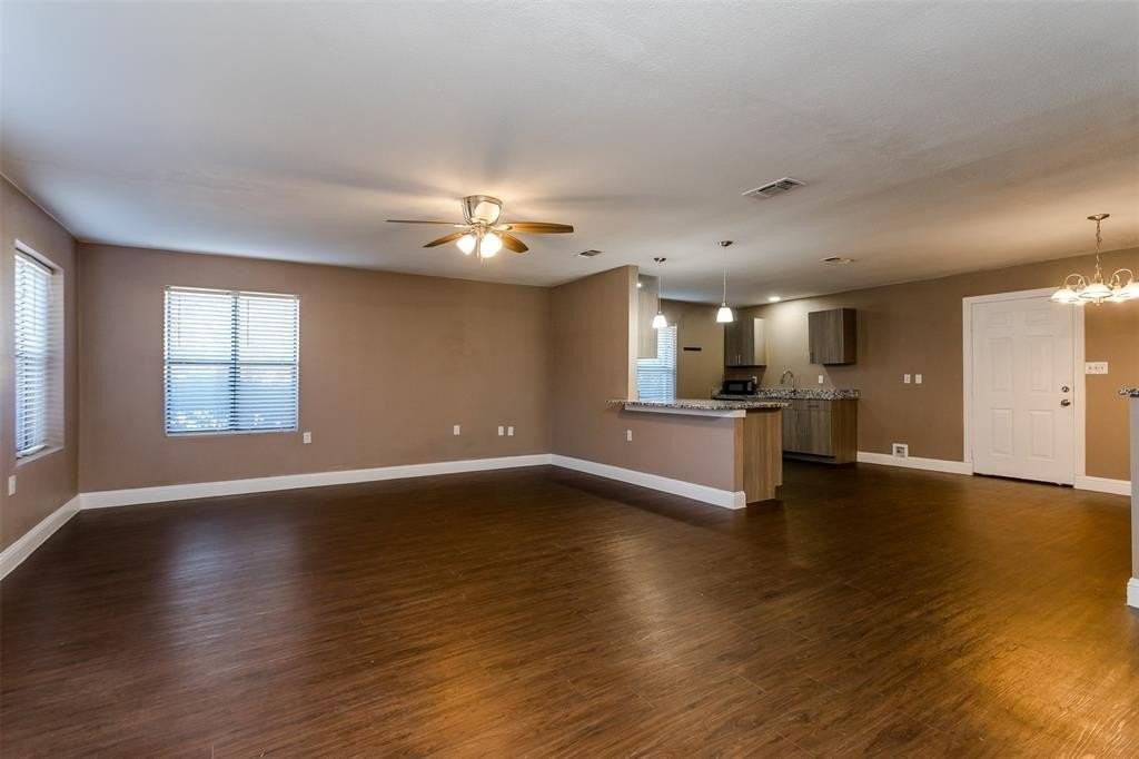 624 Fort Worth Street - Photo 5 of 26