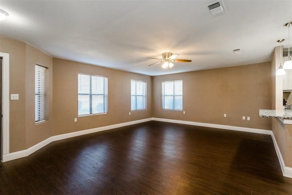 624 Fort Worth Street - Photo 7 of 26