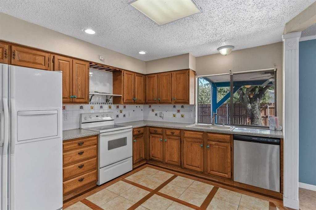 801 Meadowlark Dr - Photo 5 of 25