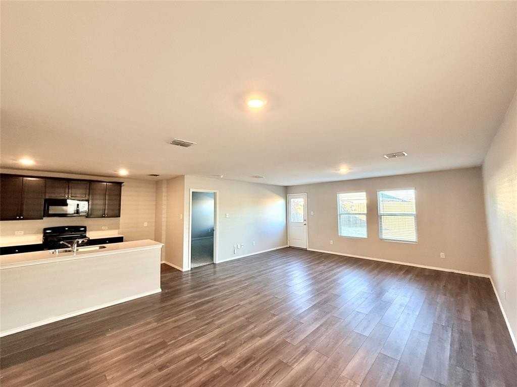 1524 Avery Pointe Drive - Photo 4 of 20