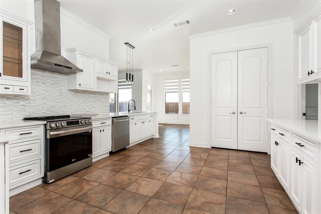 2000 Le Mans Dr - Photo 7 of 37