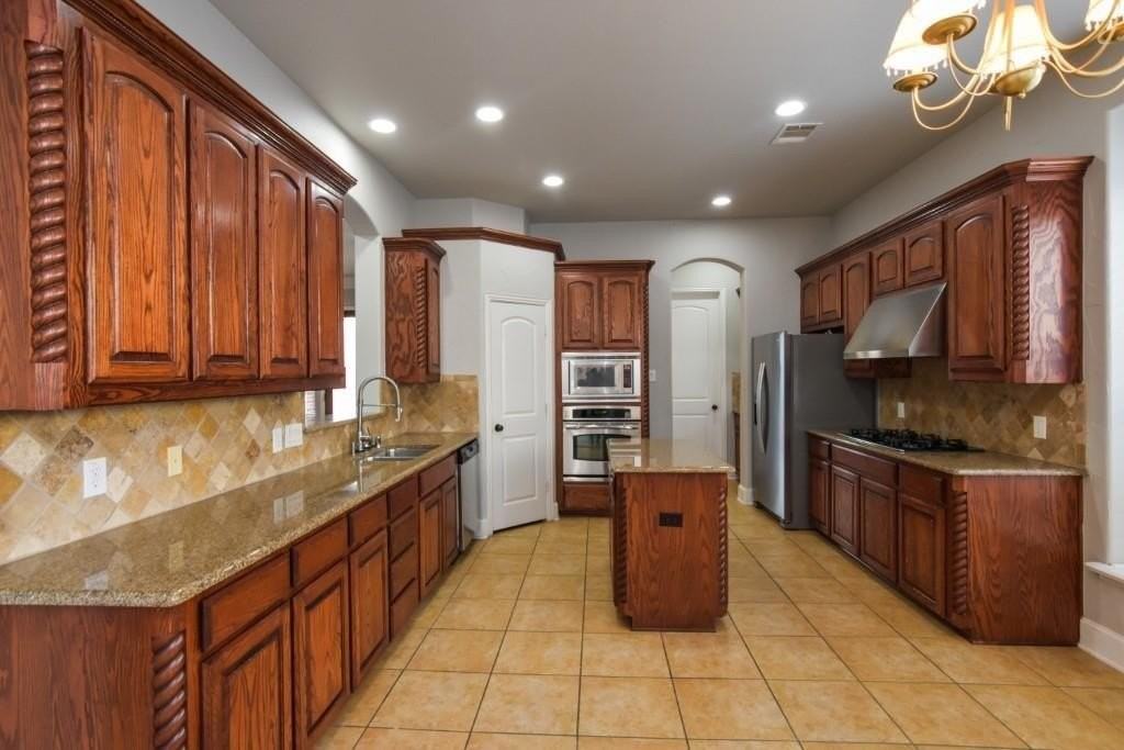 9750 Candlewood Drive - Photo 4 of 34