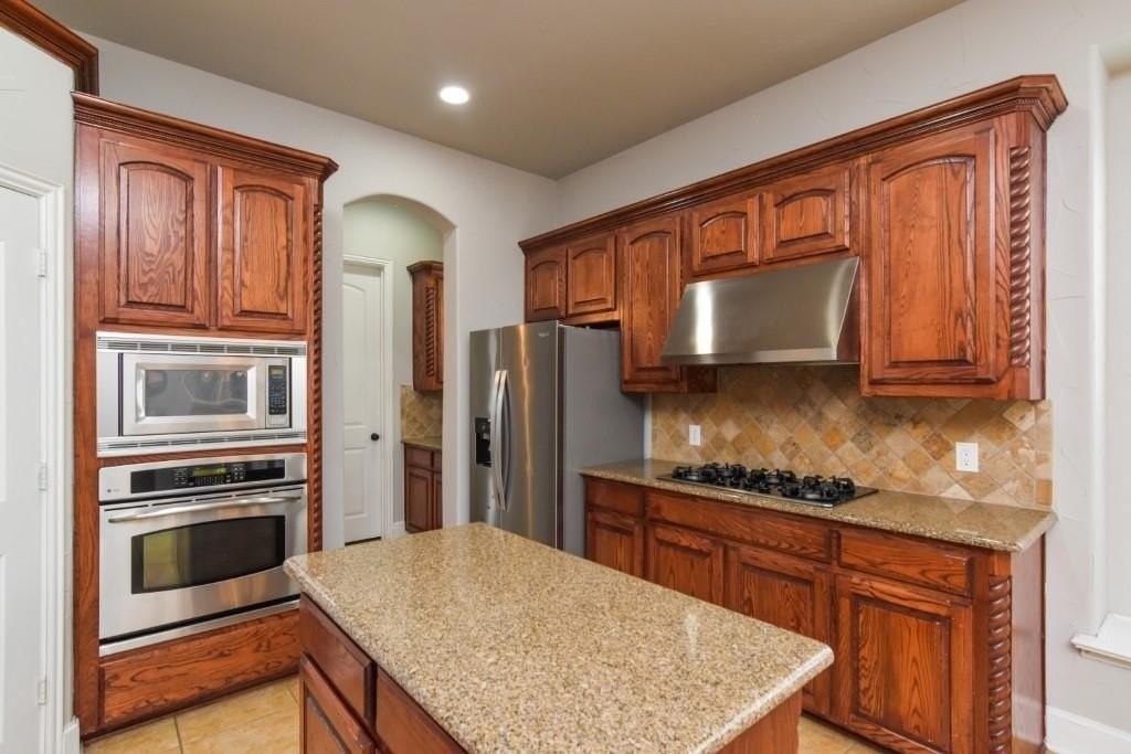 9750 Candlewood Drive - Photo 5 of 34