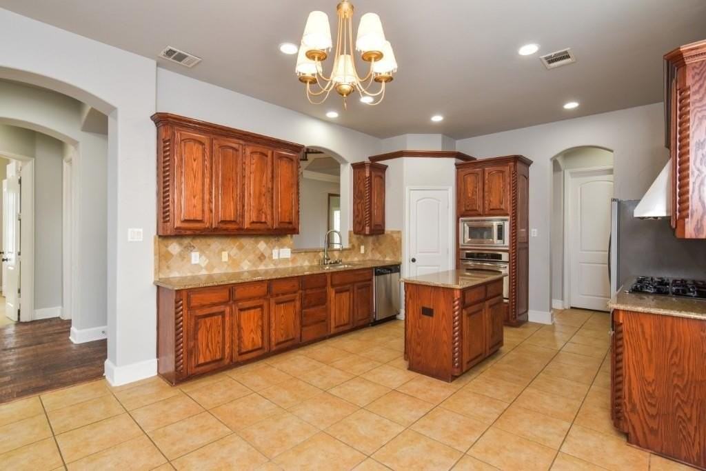 9750 Candlewood Drive - Photo 6 of 34