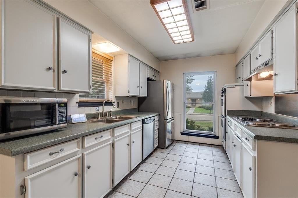 718 Knollridge Drive - Photo 5 of 12