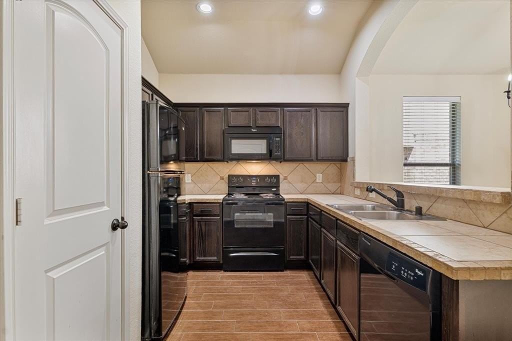 345 Orbit Dr - Photo 5 of 23