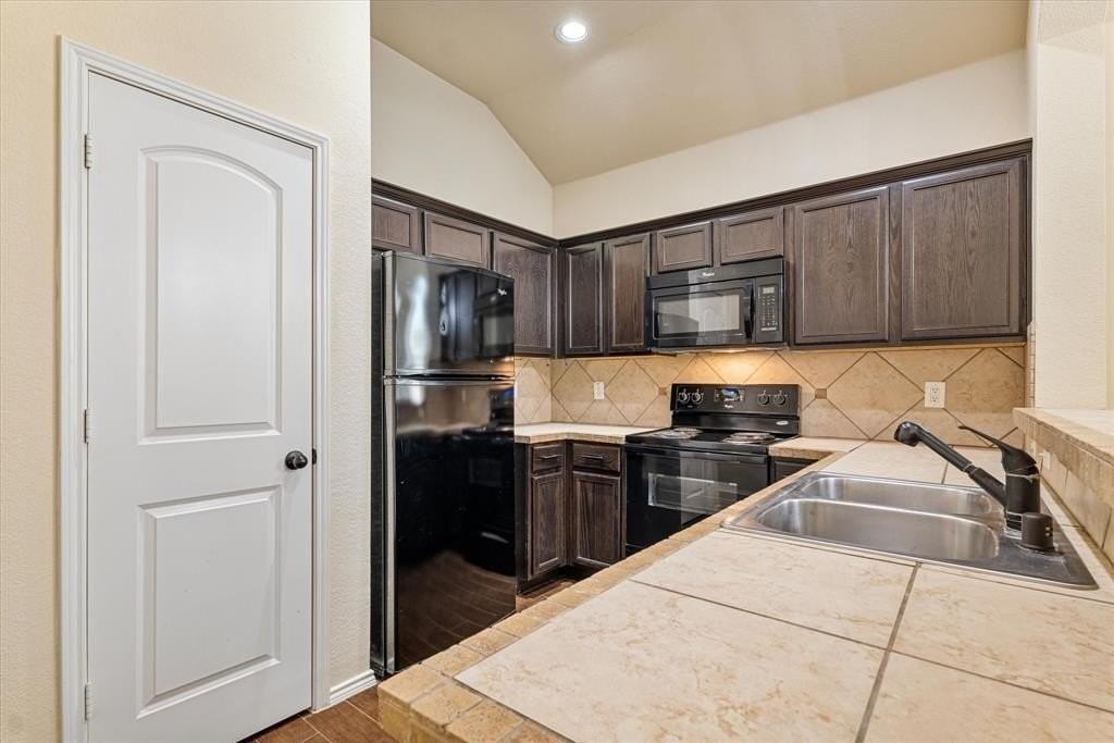 345 Orbit Dr - Photo 6 of 23