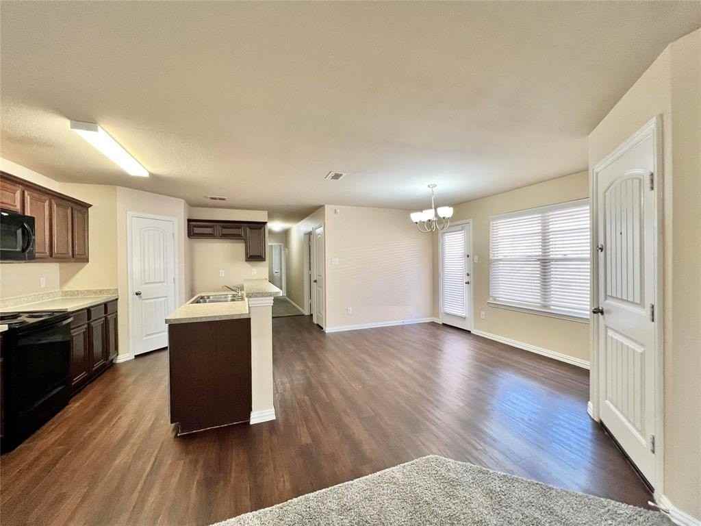 705 River Garden Dr - Photo 4 of 30