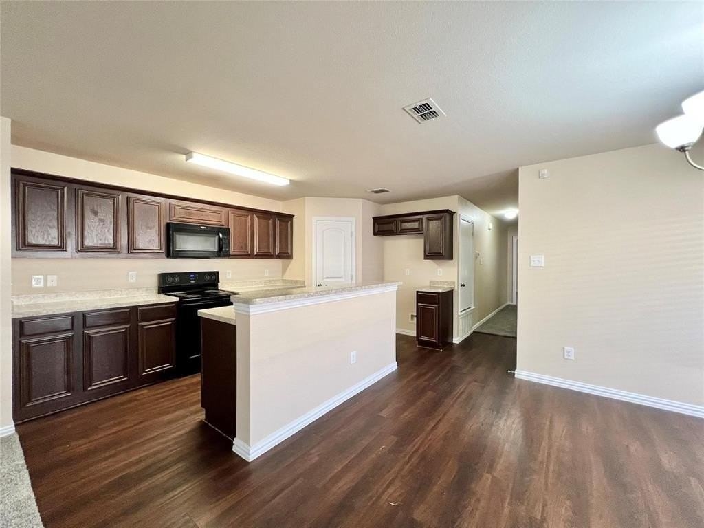 705 River Garden Dr - Photo 7 of 30