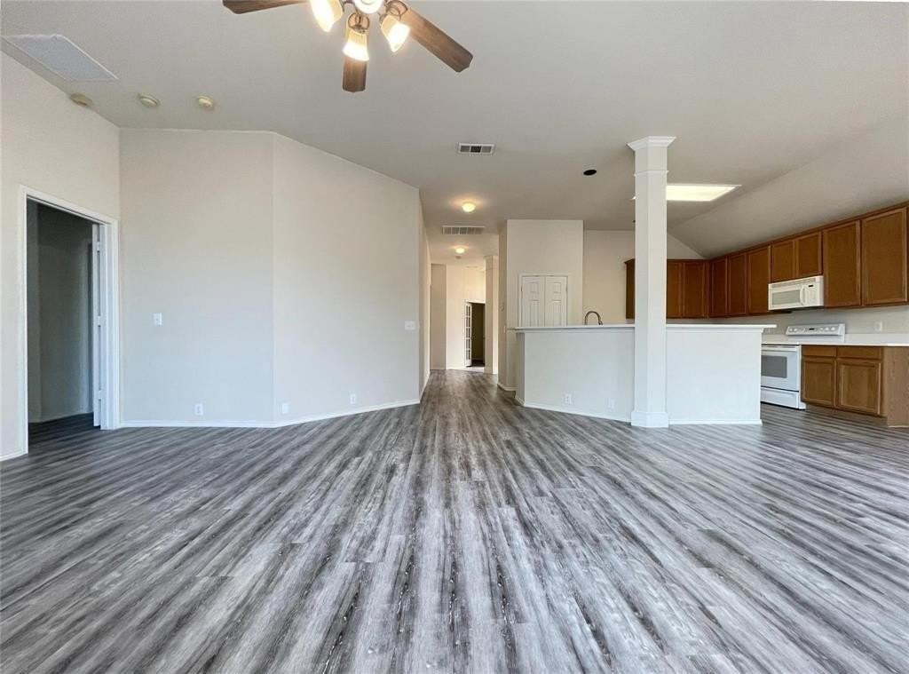 1004 Southfork Dr - Photo 6 of 24