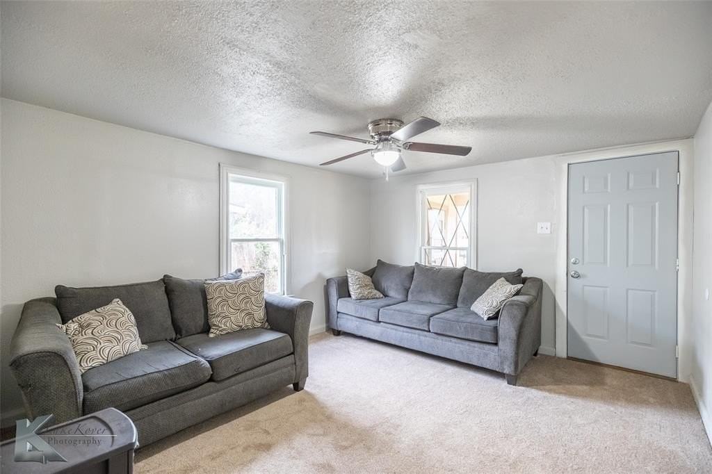 818 Ballinger St - Photo 5 of 22