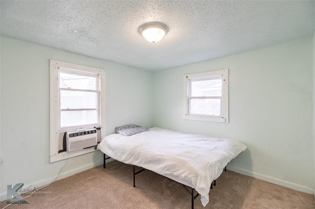 818 Ballinger St - Photo 6 of 22